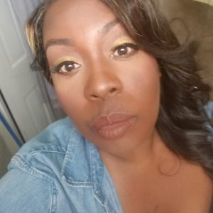 Meet your Posher, Desiree